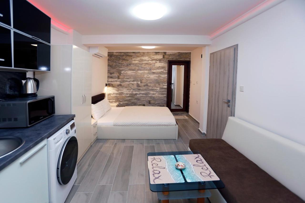 Deluxe 2 Studios City Center 布尔加斯 外观 照片
